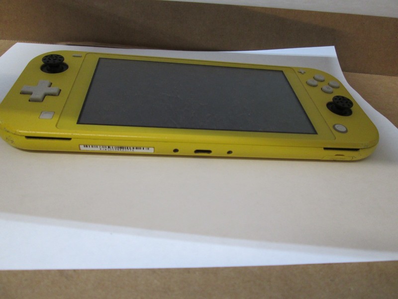 Nintendo Switch Lite HDH-001 32 GB Console -Yellow- Poor condition. gallery