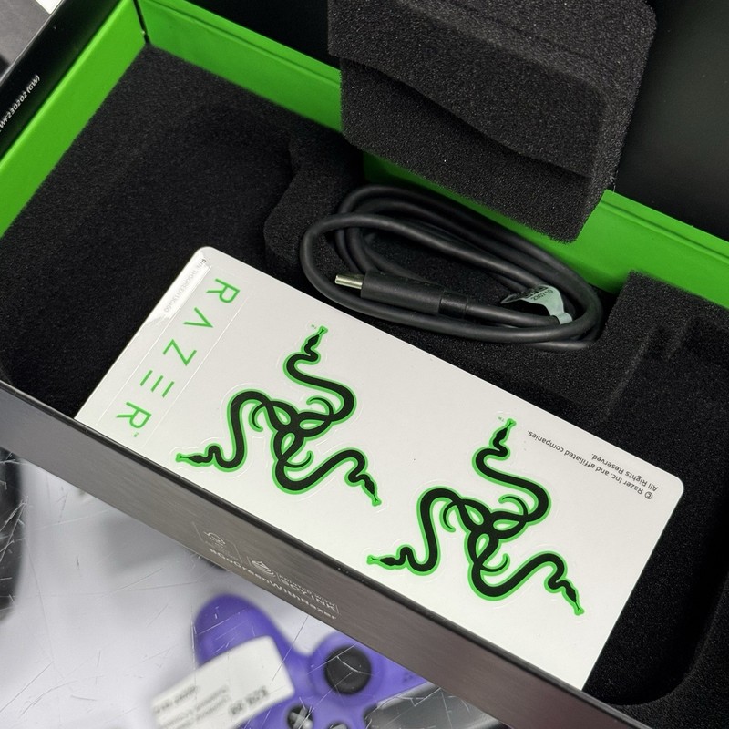 Razer Edge Handheld Gaming Tablet WiFi Razer V2 Pro Kishi Controllers W/ Box gallery