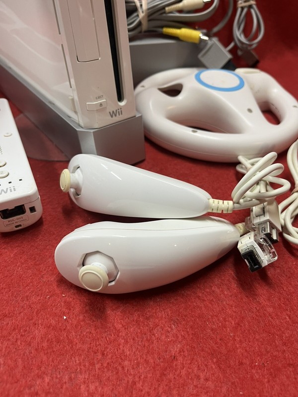Nintendo RVL-101 Wii Video Game Console White Bundle gallery