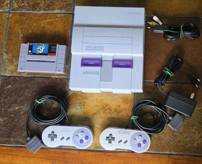 Super Nintendo SNES Console + Super Mario World 2 Controllers – Clean!