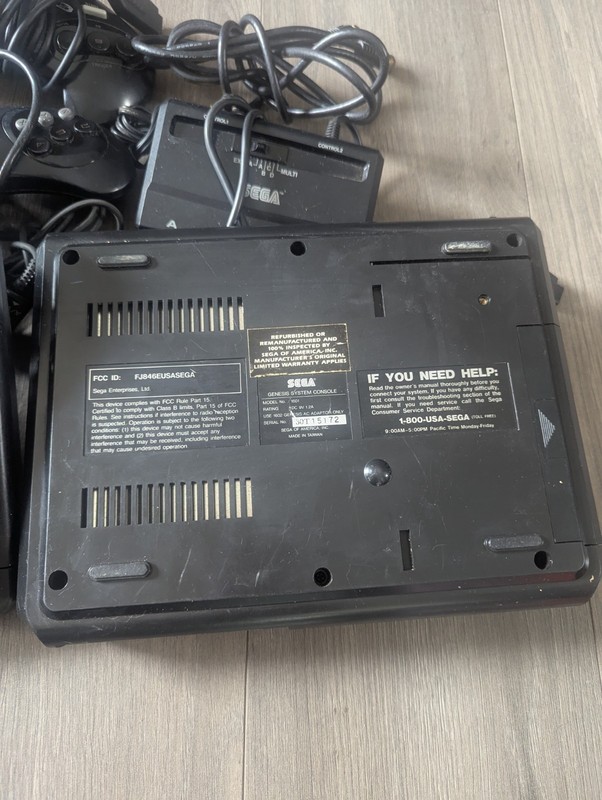 Sega MK-1631 & 1601 Genesis 1 & 2 Consoles with 8 Games-untested gallery