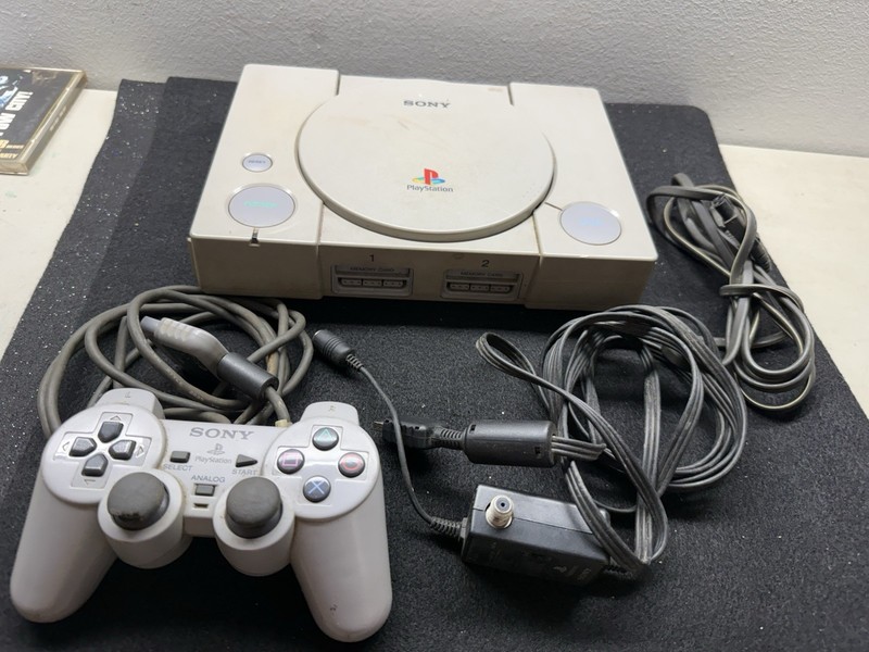 Sony Playstation 1 Console. Grey (SCPH-7501) TESTED + Original Controller PS1