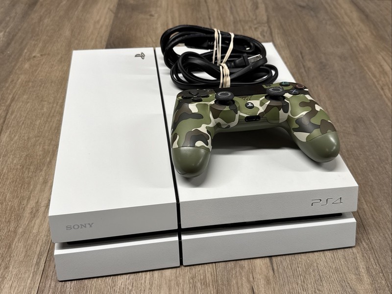 Sony PS4 Glacier White 500GB Console CUH-1115A w/ Controller
