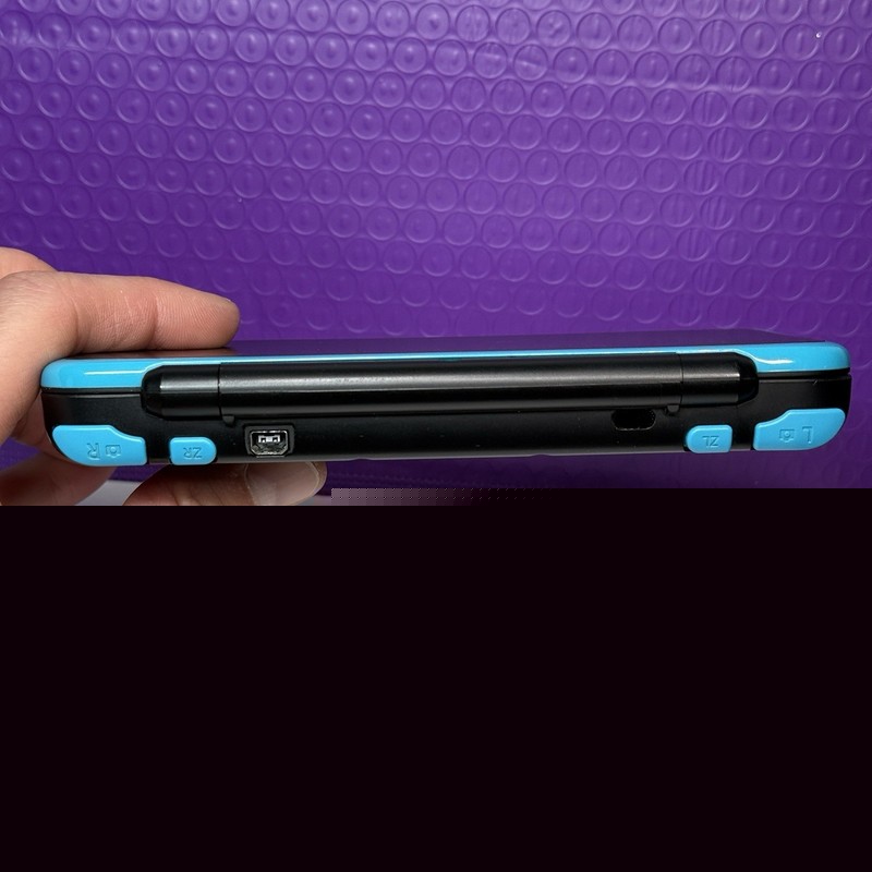 Nintendo 2DS XL (Yellowed Screens) Handheld Console - Black Turquoise Blue 4GB gallery