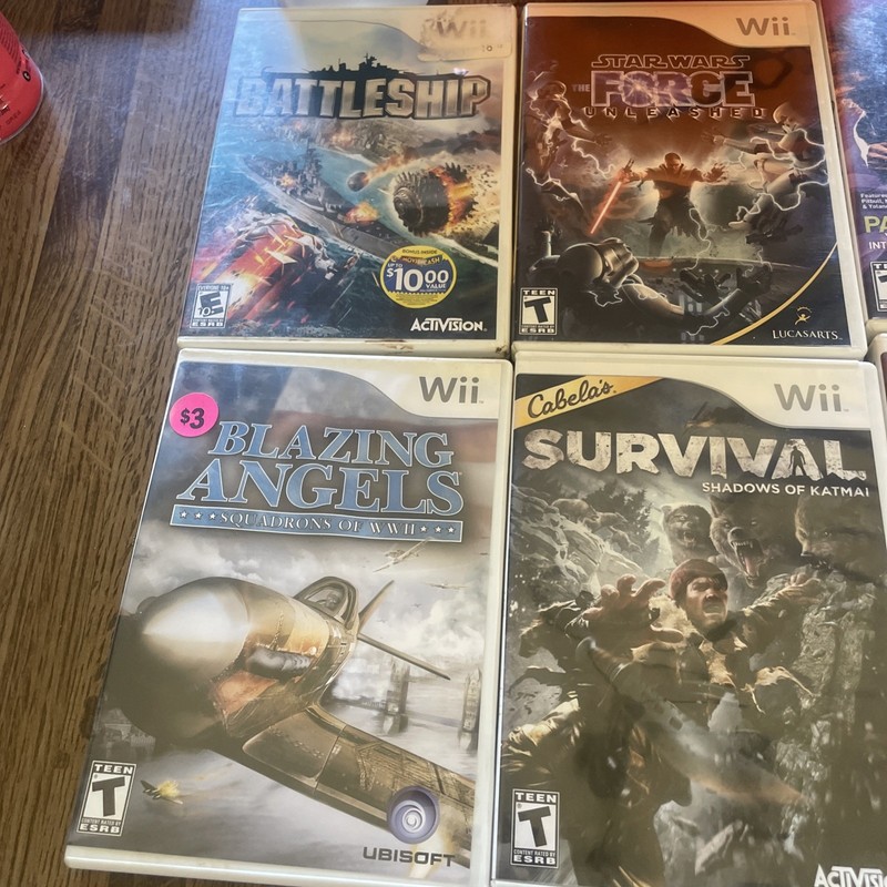 Nintendo RVL-101 Wii Console - White with Games. Tested And Working gallery