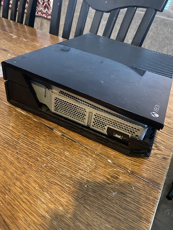 BROKEN Xbox one JUNK SELLING AS IS UNTESTED gallery
