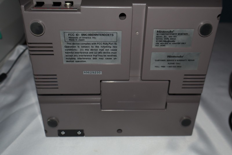 Nintendo NES Console 2 controllers A/V cord On Red Blinking Light Repair Parts gallery