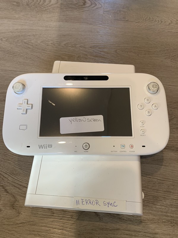 Nintendo Wii U Deluxe 32GB White Console and Game Pad As-Is Jp Version (W001)