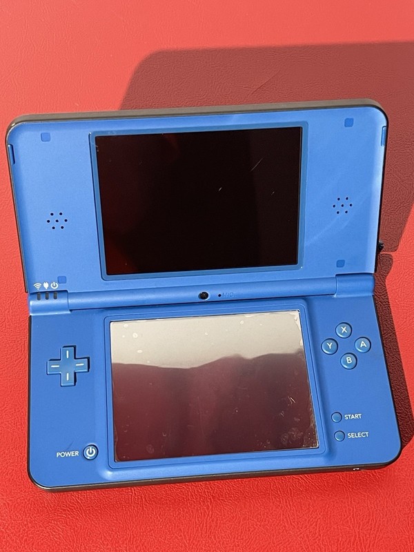 NINTENDO DSI XL BLUE FOR PARTS OR REPAIR NOT WORKING CRACKED SCREEN gallery