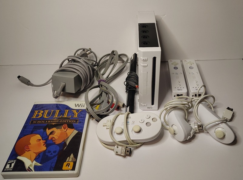 Nintendo Wii Bundle Everything TESTED and Working Multiple Controllers Included