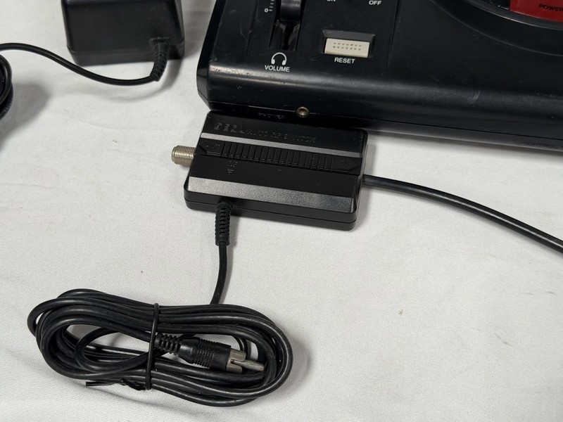 Sega Genesis Model 1601 Gen 1 Console System Bundle - Tested and Works gallery