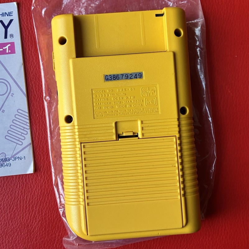 Original Nintendo Gameboy (Yellow) DMG-S-YA - Boxed w/ Matching Serial # gallery