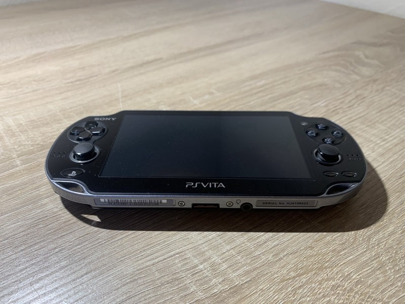 0935 Sony PlayStation PS Vita PCH-1100 Crystal Black Very Good TESTED gallery