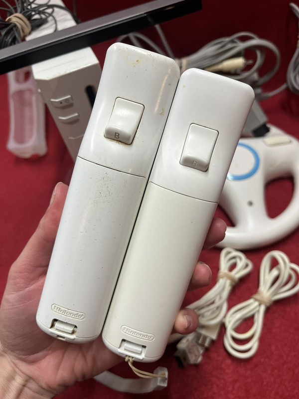 Nintendo RVL-101 Wii Video Game Console White Bundle gallery