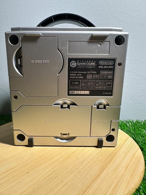 Nintendo GameCube Platinum Silver DOL-001 (JPN) | Console Only gallery
