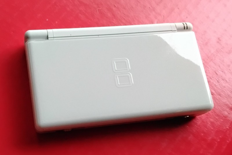 Rare 2008 Nintendo DS Lite Crystal White, Mock display unit