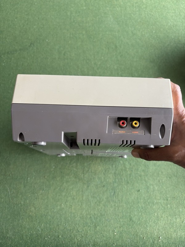 Original Nintendo NES Console and One Controller (UNTESTED) gallery