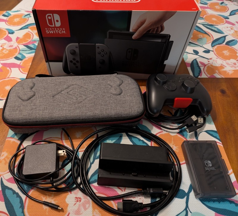 V1 Nintendo Switch (HAC-001) Unpatched with Extra Accessories Bundle