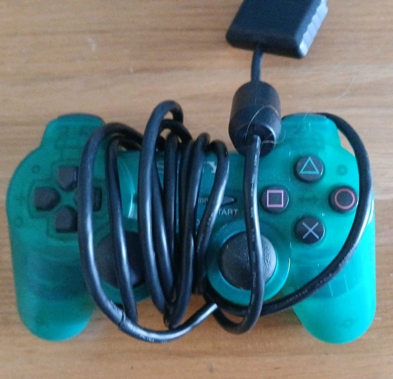 Fat Sony PlayStation 2 Console - Black (SCPH-39001) 2 Controllers Mem C 7 GAMES gallery