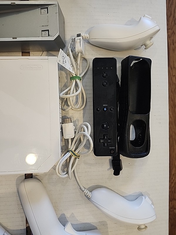 Nintendo RVL-101 Wii Console w 1 Generic Controller Chuck Gun OEM Charger Tested gallery
