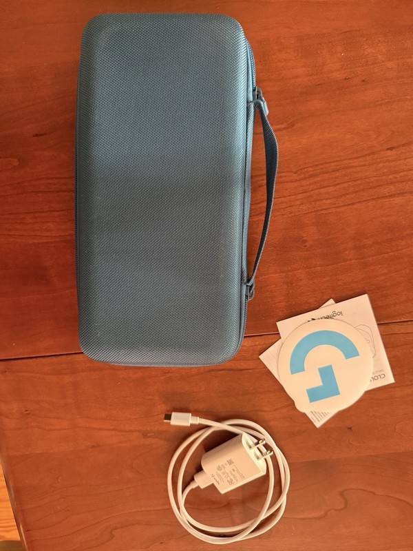 Logitech G Cloud Handheld Gaming Console w/ Case & OEM Cable gallery