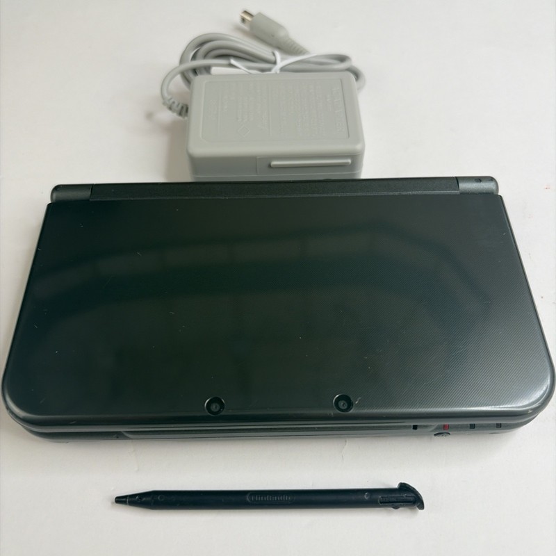 NICE! New Nintendo 3DS XL Gray Black Console Top IPS Charger Stylus US Version