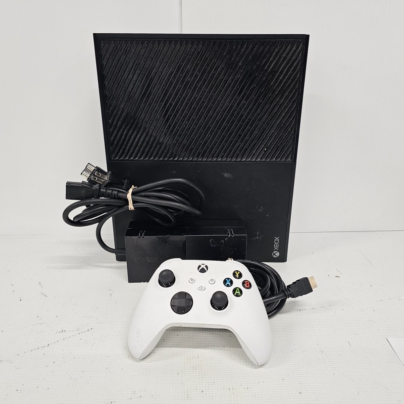 Microsoft Xbox One 1540 Black 500GB Home Console White Controller (no back cvr)