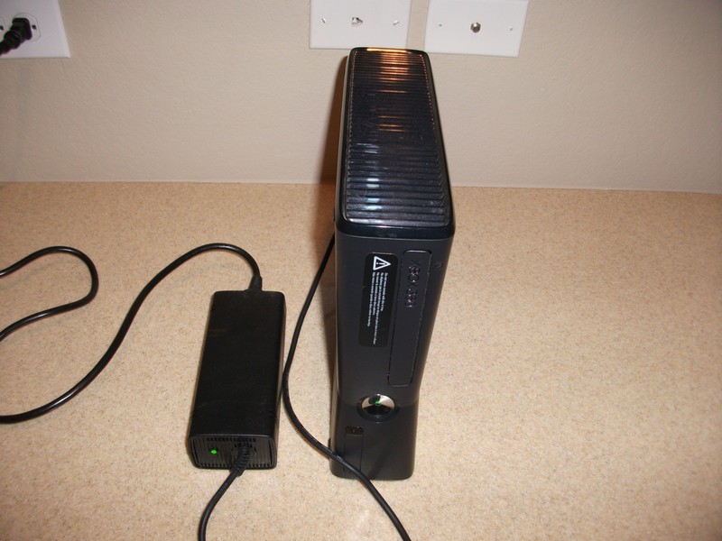 Xbox 360 4GB Kinect Console Disneyland Edition In Box with 13 Games gallery