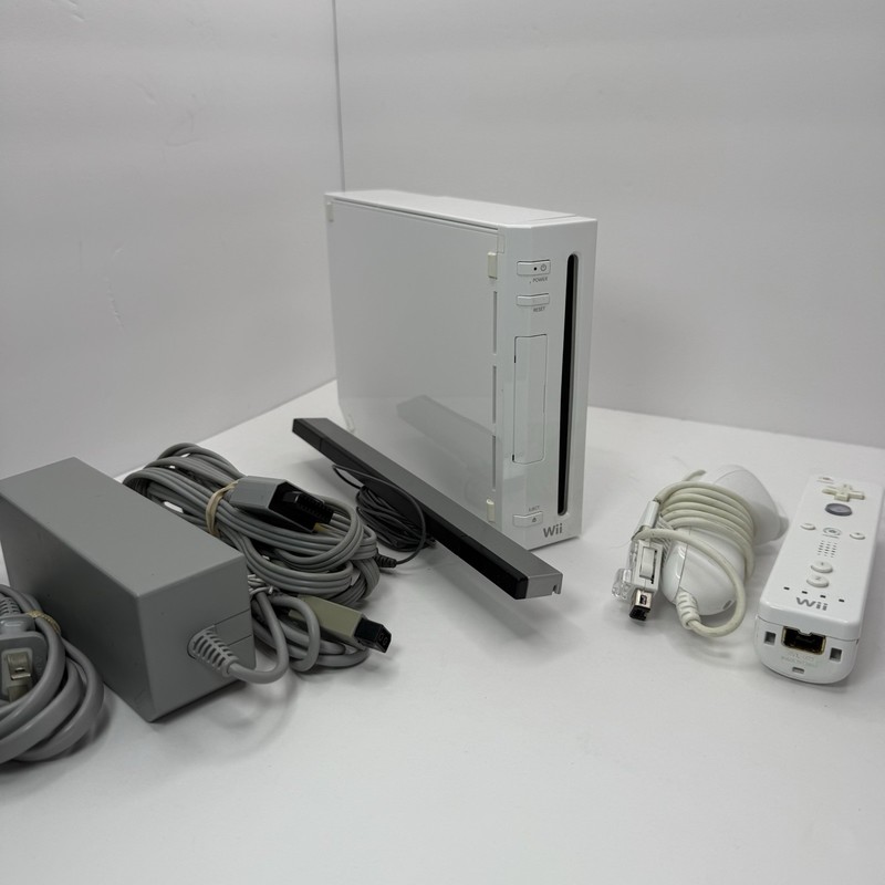 Nintendo Wii Console White Complete with all Wires & Tested RVL-001 w/ Wiimote