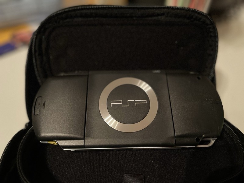 Sony PSP PlayStation Portable Handheld Console Black with Case