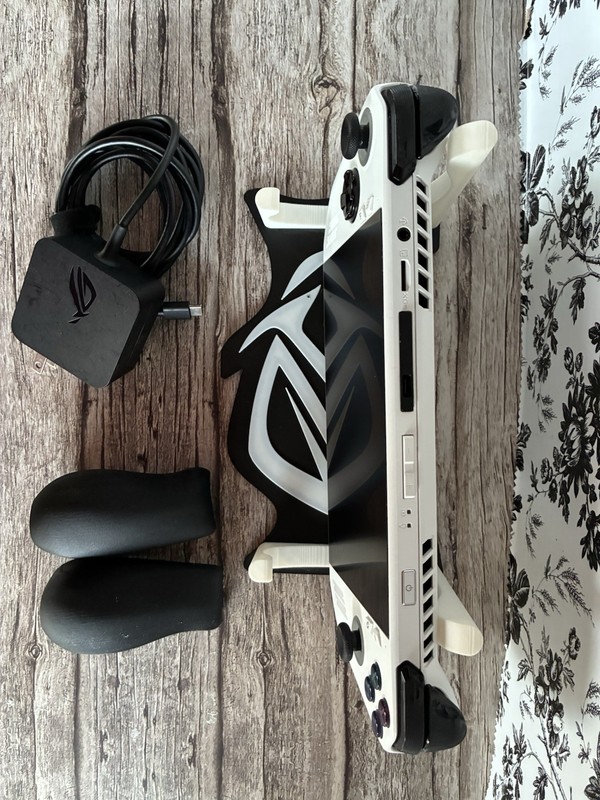 ASUS ROG Ally Z1 Extreme 7” 120Hz FHD 512GB/16gb Ram BUNDLE gallery