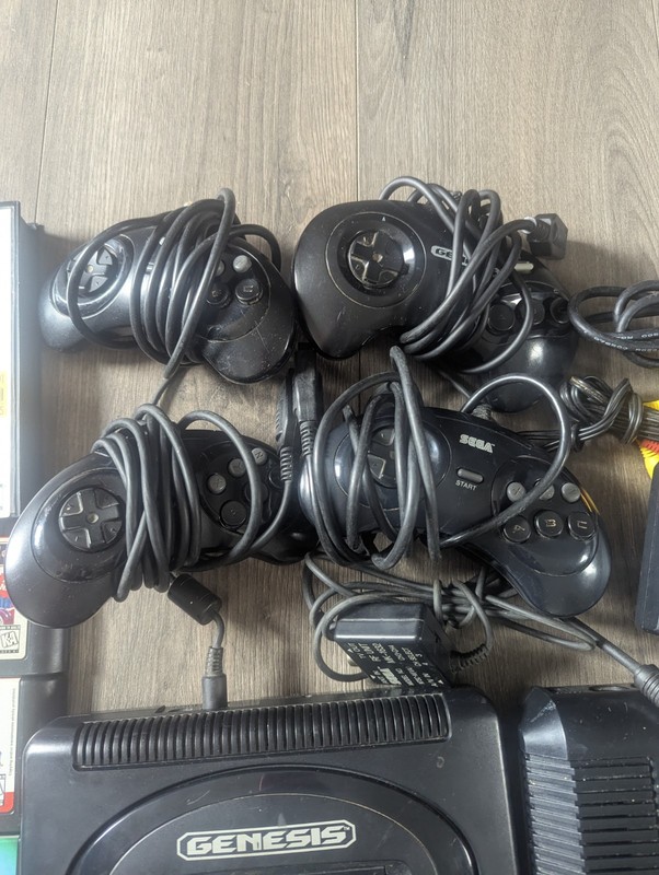 Sega MK-1631 & 1601 Genesis 1 & 2 Consoles with 8 Games-untested gallery