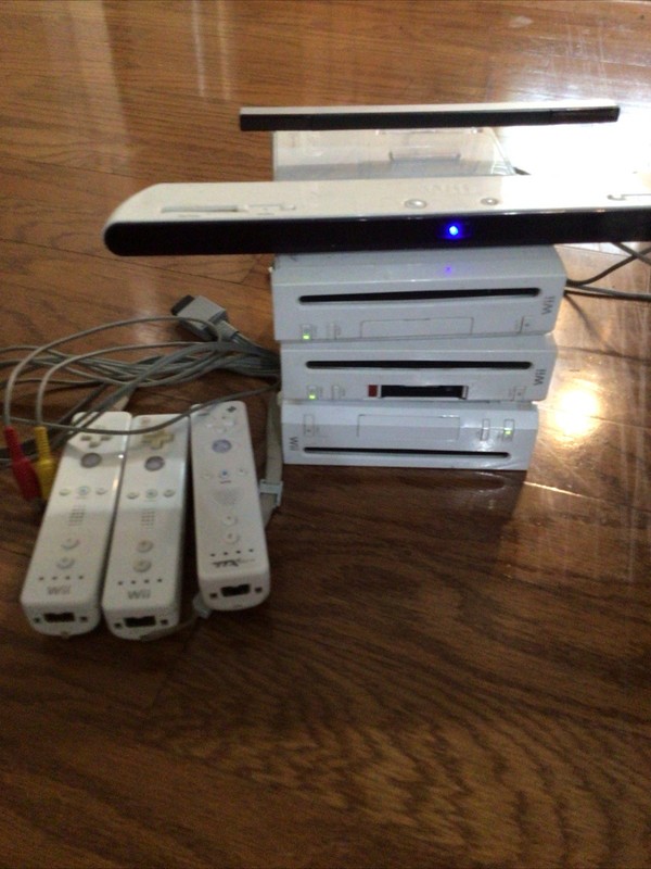 Nintendo Wii RVL-001 1TB & 2 RVL-001 standard 3 Power Chords Controllers gallery