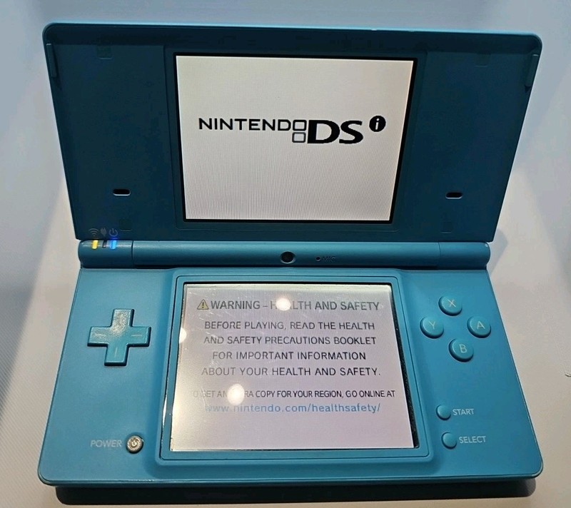 Nintendo DSi TWL-001 Light Blue gallery