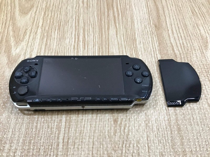 PSP-3000 PIANO BLACK Console Japan - With Defects GE1710 gallery