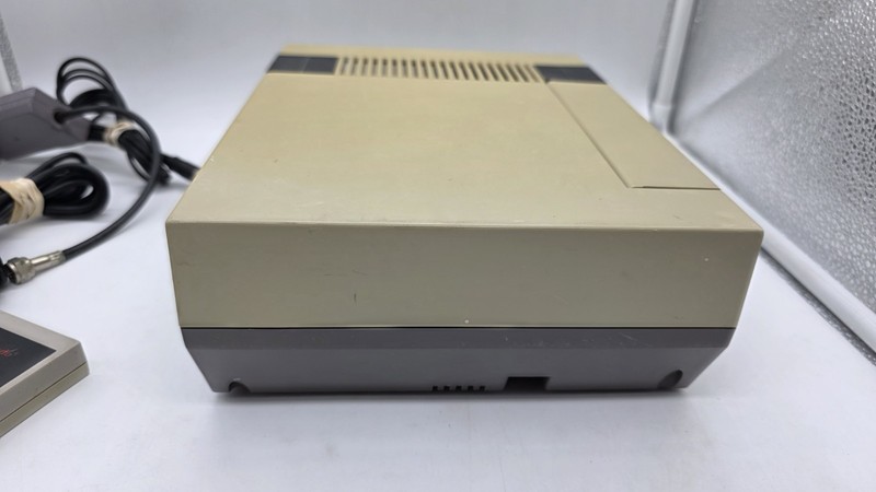 Original Nintendo Entertainment System NES-001 1985 Console W/ Controller & RF gallery