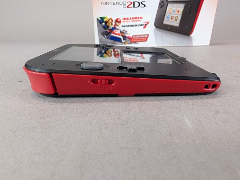 Nintendo 2DS Mario Kart7 Edition In Original Box OEM Charger & Stylus Red gallery