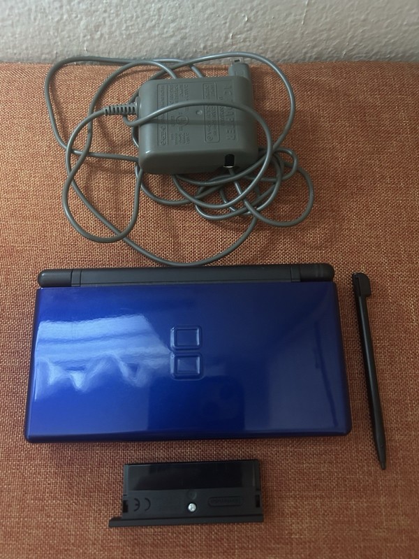 Nintendo DS Lite Blue/Black Great Condition W Charger Stylus And Slot Cover￼￼