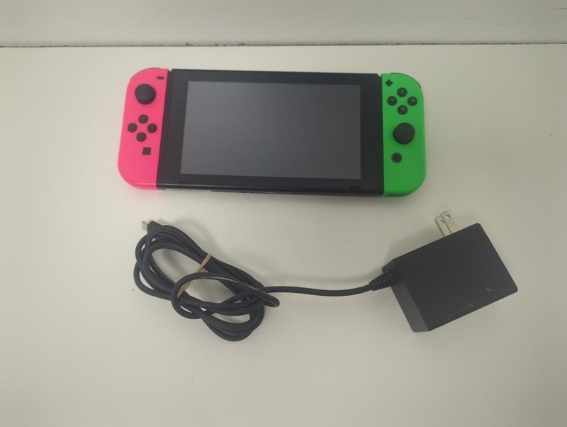 NINTENDO SWITCH HAC-001 W/ACCS (P08036686)