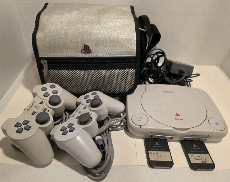 Sony Playstation PS One Console Carrying Bag 2 Controllers 2 Memory Cards