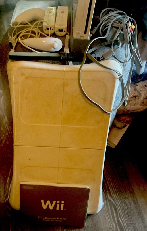 Nintendo Wii Console Bundle With Balance Board, 9 Games See Lost Below gallery