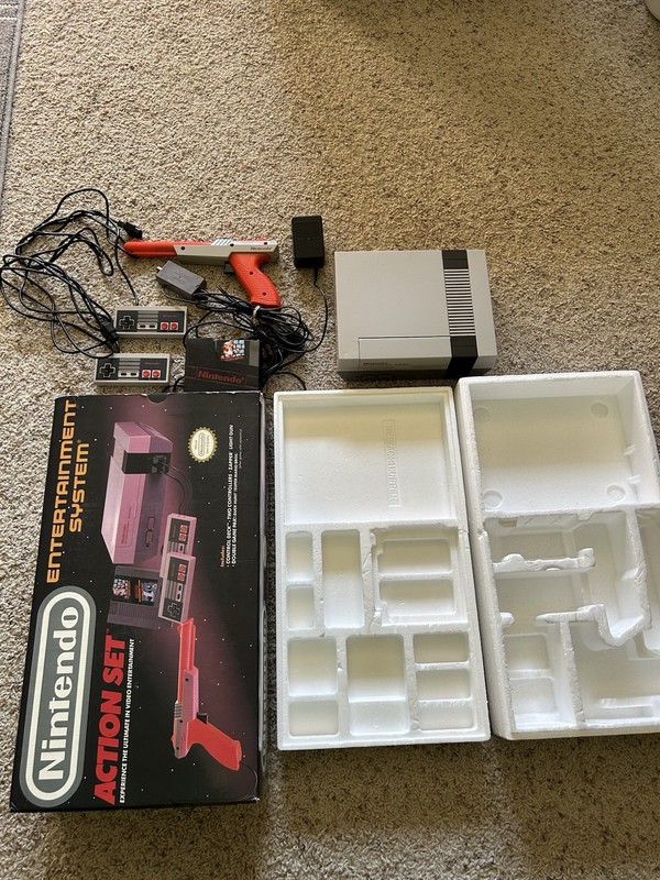 Nintendo NES Action Set Console w/ Box, Light Gun