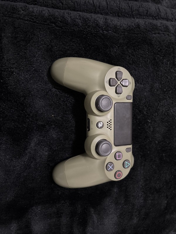 Sony PlayStation 4 Slim Call of Duty: WWII Limited Edition 1TB Green Camouflage gallery