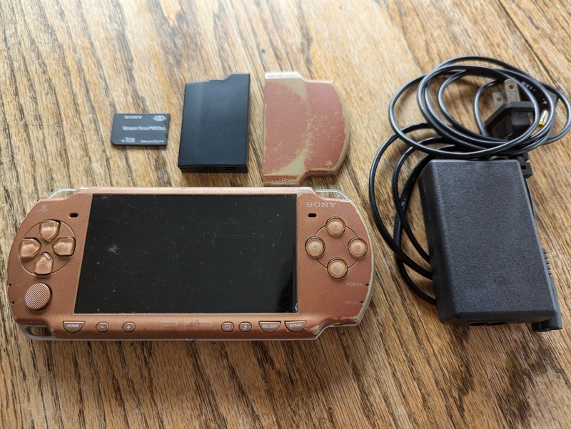 PlayStation Portable PSP 2000 Bronze JP + Charger, Battery & Mem Card Tested