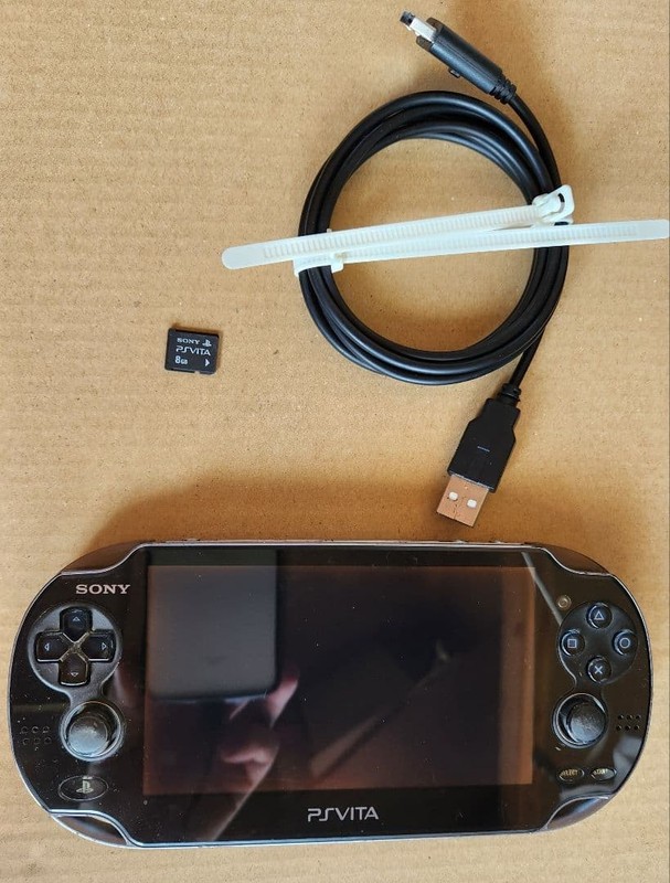 PSVITA Psvita Main Unit Pch-1000 Memory Card 8Gb With Charging Usb Cable Japan