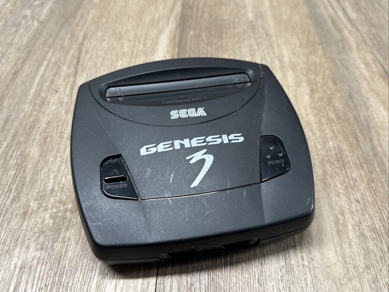 Sega Genesis 3 Video Game Console Black MK-1461 W/ Controller gallery