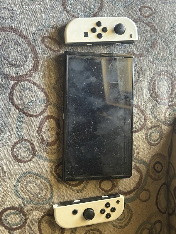 Nintendo Switch OLED - Used With 128GB memory card gallery