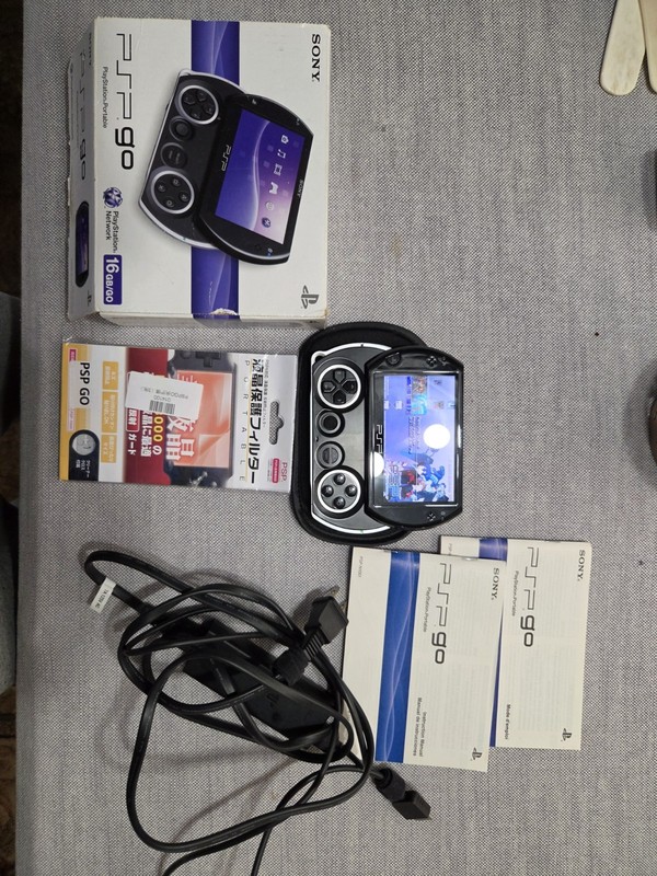 Sony PSP Go 16GB Piano Black with Box and Manual | OEM Charger | 128GB Micro SD