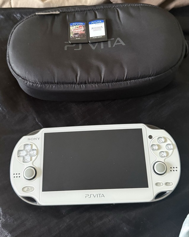White Sony PlayStation Vita 1000 (Mint Condition)