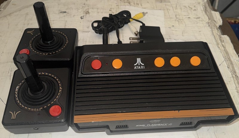 Atari Flashback 4 Atari 2600 Classic Game Console 2 Joysticks RCA AV Black